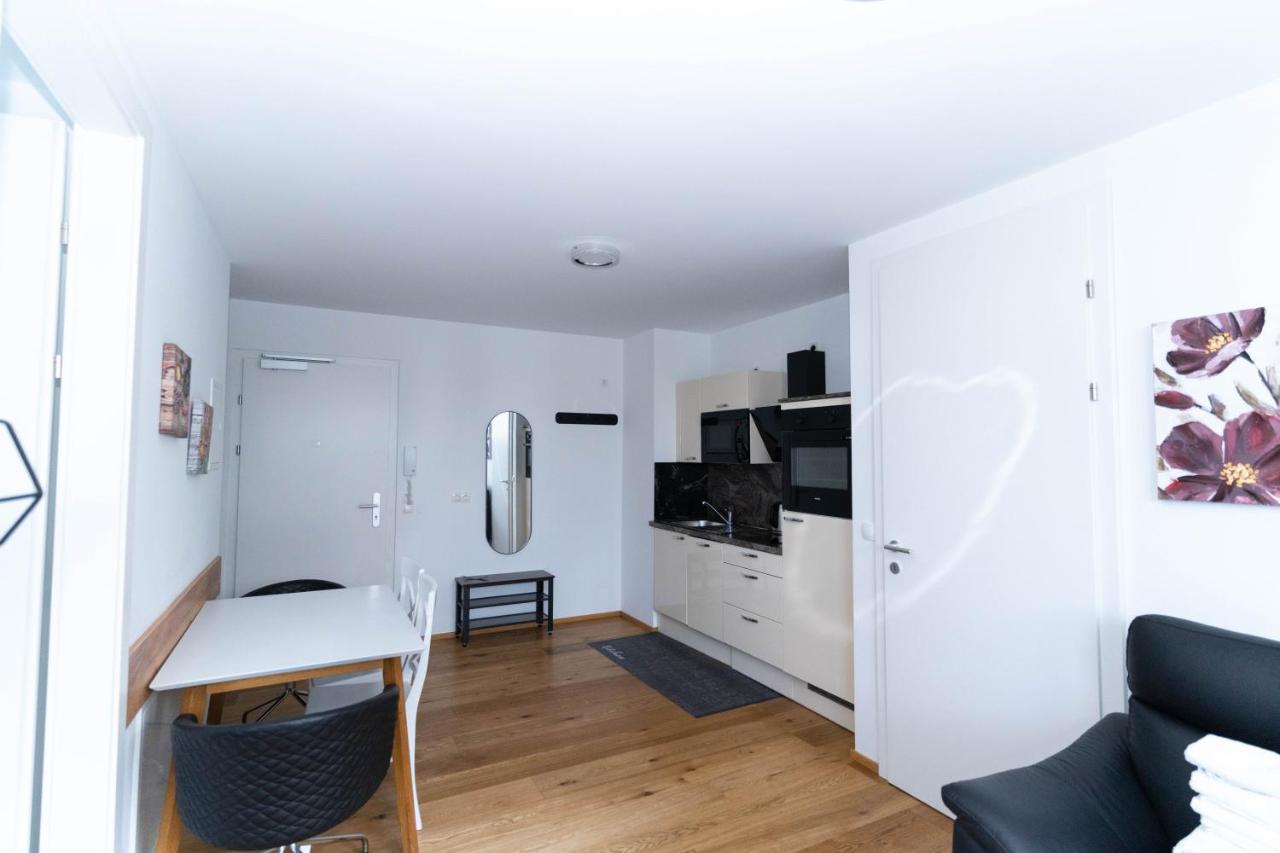 Modern Apartment With Tiny Garden Near City Center Wenen Buitenkant foto
