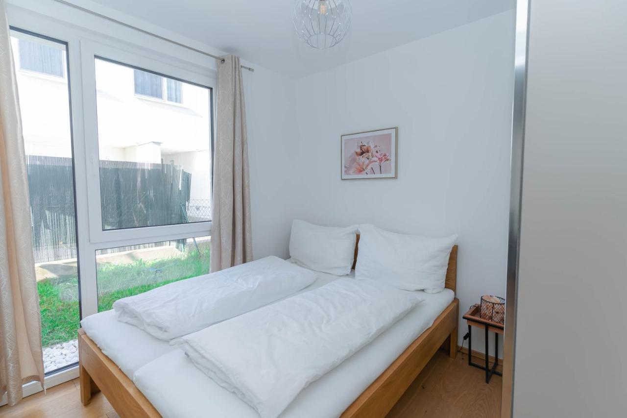 Modern Apartment With Tiny Garden Near City Center Wenen Buitenkant foto