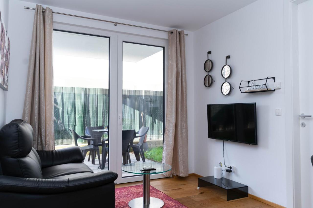 Modern Apartment With Tiny Garden Near City Center Wenen Buitenkant foto
