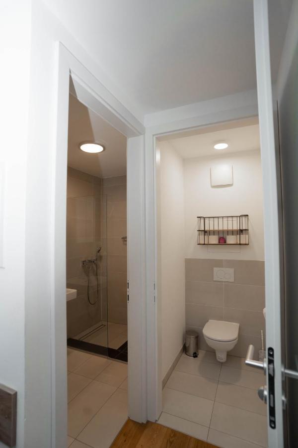 Modern Apartment With Tiny Garden Near City Center Wenen Buitenkant foto