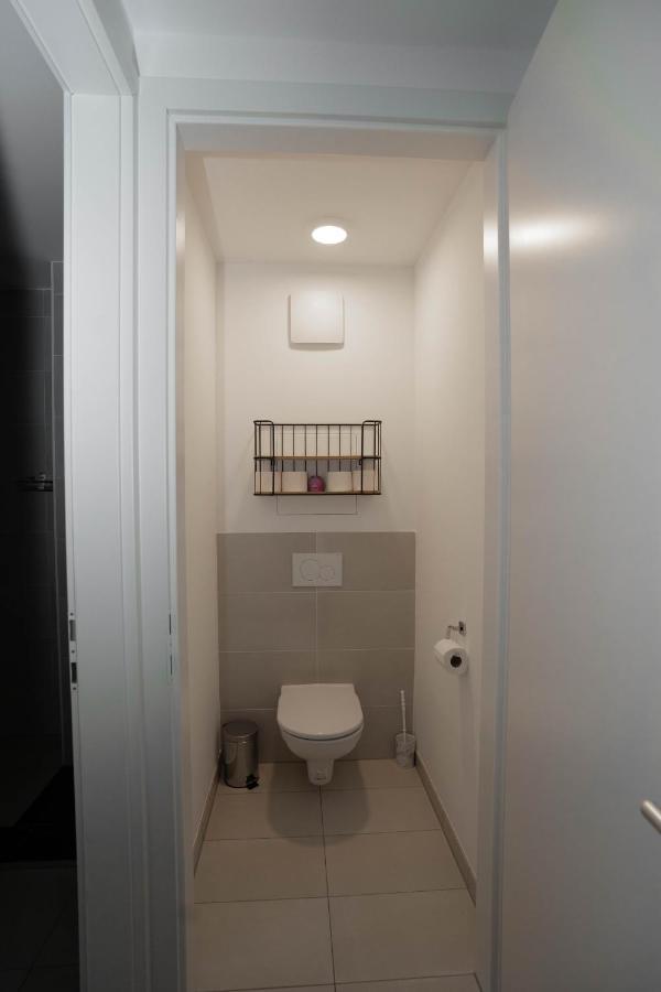 Modern Apartment With Tiny Garden Near City Center Wenen Buitenkant foto